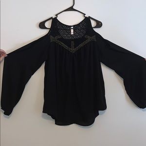 Shoulder cutout blouse